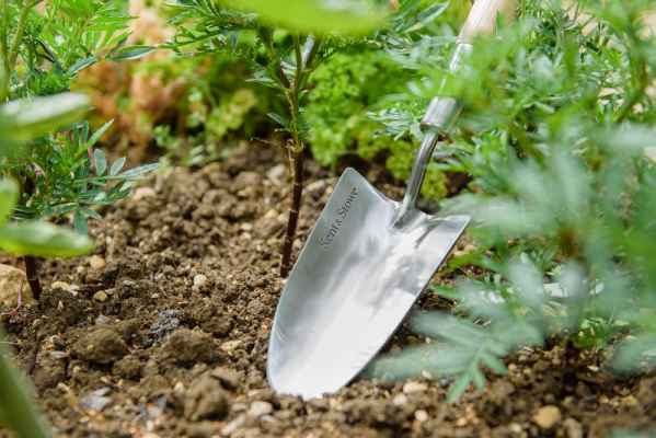 Градинска ръчна мистрия с дълга дръжка